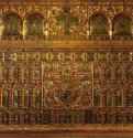 Собор святого Марка. Вид на алтарную преграду и большое Распятие. 1393 - Полихромный мрамор, позолоченная бронза. Венеция.