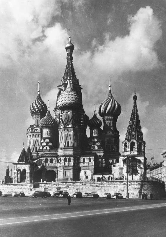 Василия Блаженного храм в Москве. 1555 - 1560. Зодчие Барма и Постник.