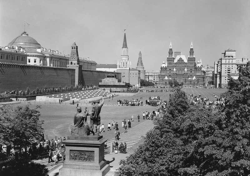 Красная площадь в Москве: Общий вид. Снимок 1980-х гг. 
